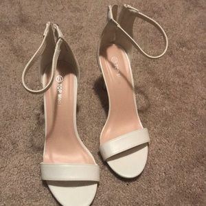 White heels size 7.5